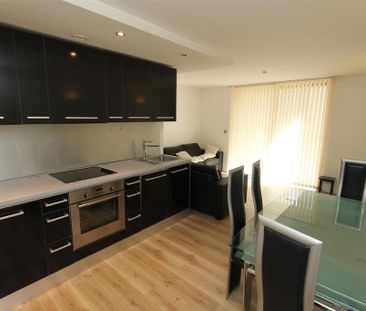 2 bedroom flat to rent - Photo 2