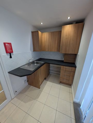 2 Bed Terraced House, Yelverton Road, CH42 - Photo 3