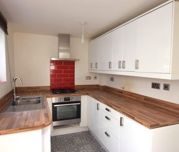2 bedroom terraced house to rent - Photo 3