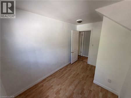 1087 CANNON Street E, Hamilton, Ontario, L8L2J3 - Photo 3