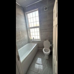 Room in a Shared House, Brudenell Street, LS6 - Photo 3