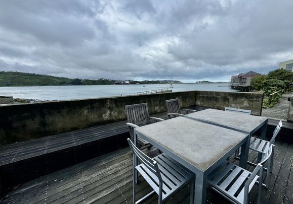 Split level townhouse on the waterfront - Photo 1