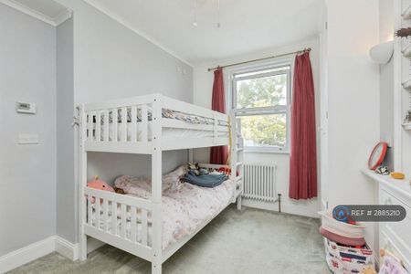 3 bedroom maisonette to rent - Photo 3