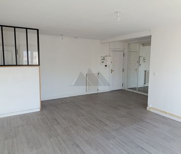 Location Appartement 5 pièces 83m² - Photo 2