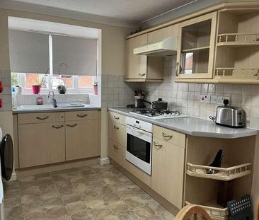 Searles Drive, London, E6 - Photo 6