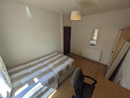 5 bedroom private hall to rent - Photo 4