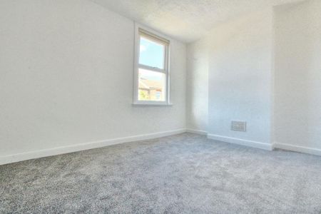 2 bedroom end of terrace house to rent - Photo 4