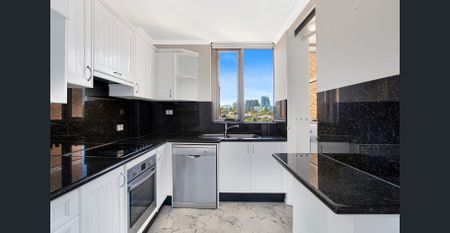Stunning, renovated 3 bedroom apartment with direct Harbour Views - Photo 2