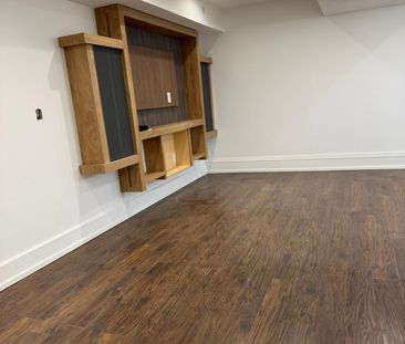 For Lease - 700 Columbus Way, Newmarket, Ontario - Photo 1