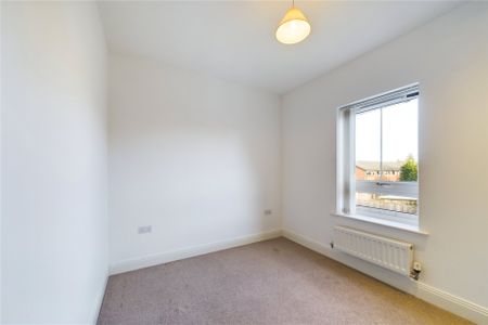 2 bedroom Flat in Regatta Place, Maidenhead - Photo 4
