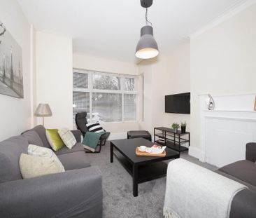 1 bedroom in a house share to rent - Photo 2