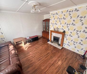 4 bedroom semi-detached house to rent - Photo 1