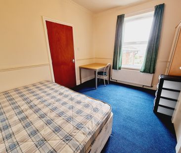 5 Bed Student Accommodation - Photo 3