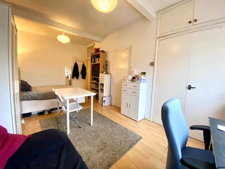Studio Flat, Delamere Road, SW20 - Photo 2