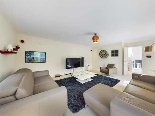 4 bedroom detached house to rent - Photo 1