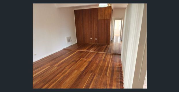 Well-Presented 3-Bedroom Home in Seven Hills! - Photo 1