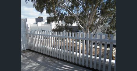 Lovely two bedroom Townhouse. - Photo 5