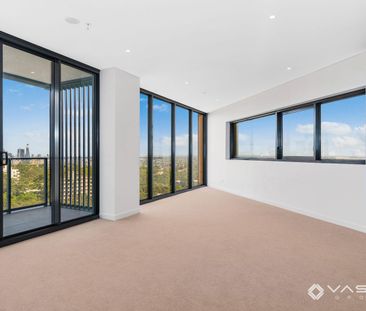 Luxury Mirvac 3 Bedroom Apartment | Panoramic Bush, Water & City Vi... - Photo 5