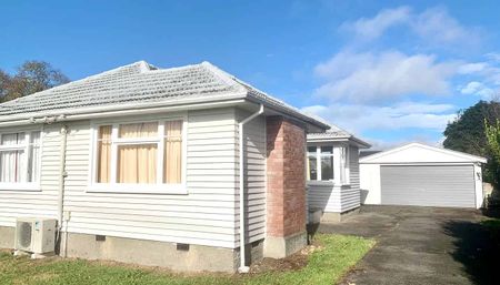 Great Location Family Home - Photo 2