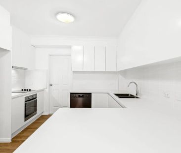 “Freshly renocated apartment in a central location” - Photo 3