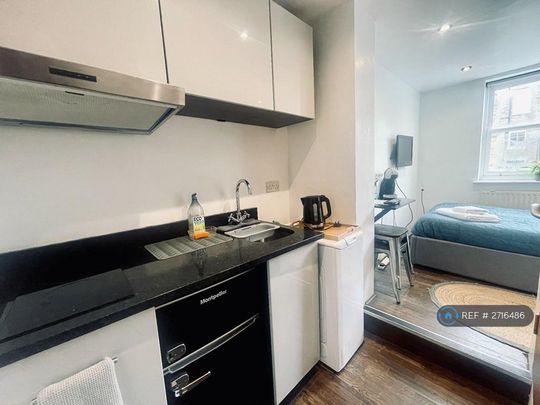 Studio to rent - Photo 1