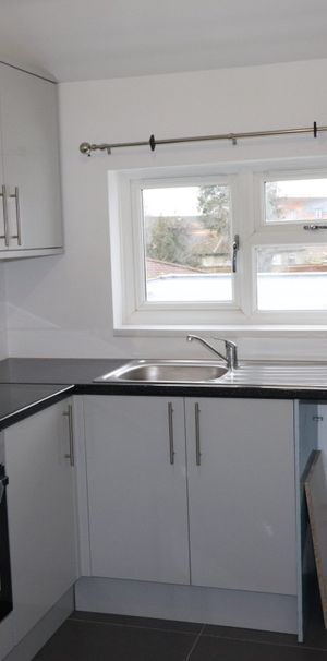 Scotts Road, Southall - Photo 1