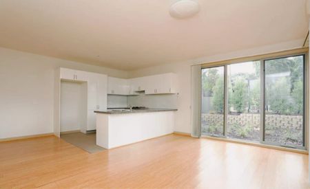 2Bedrooms, 1Bathrooms - Photo 2