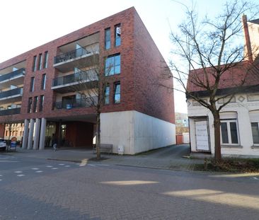 Studio op de dakverdieping met lift, terras en kelderberging. - Photo 1