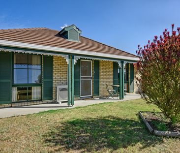 Fully Furnished Villa, Walk to the Beach - Photo 3