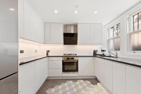 3 bedroom mews to rent - Photo 4