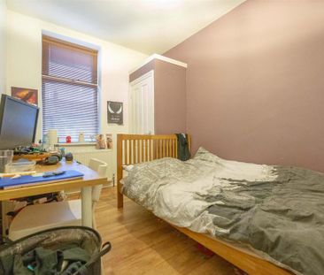 3 bedroom flat to rent - Photo 4