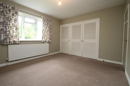 4 bedroom detached house to rent - Photo 5