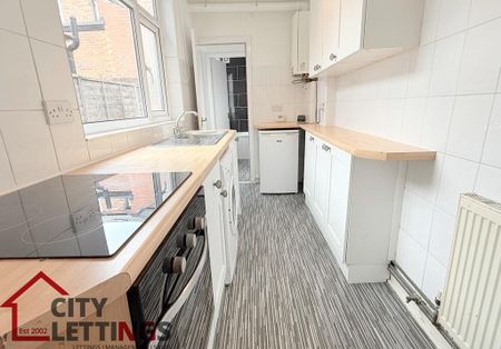 2 bedroom terraced house to rent - Photo 4