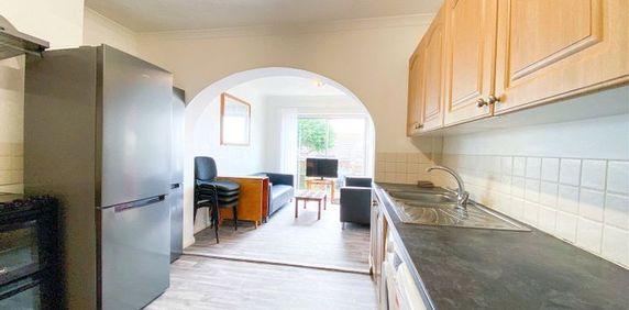 6 bedroom house to rent - Photo 2
