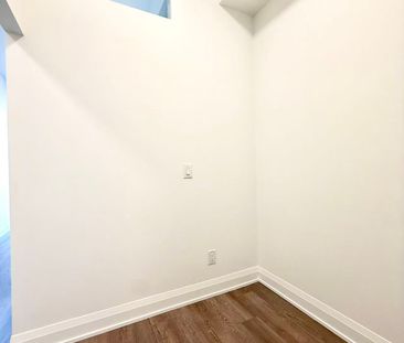 For Lease - 3250 Carding Mill Trail Unit# 520, Oakville, Ontario - Photo 2