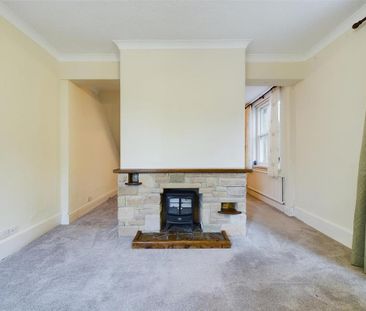 2 bedroom end of terrace house to rent - Photo 2