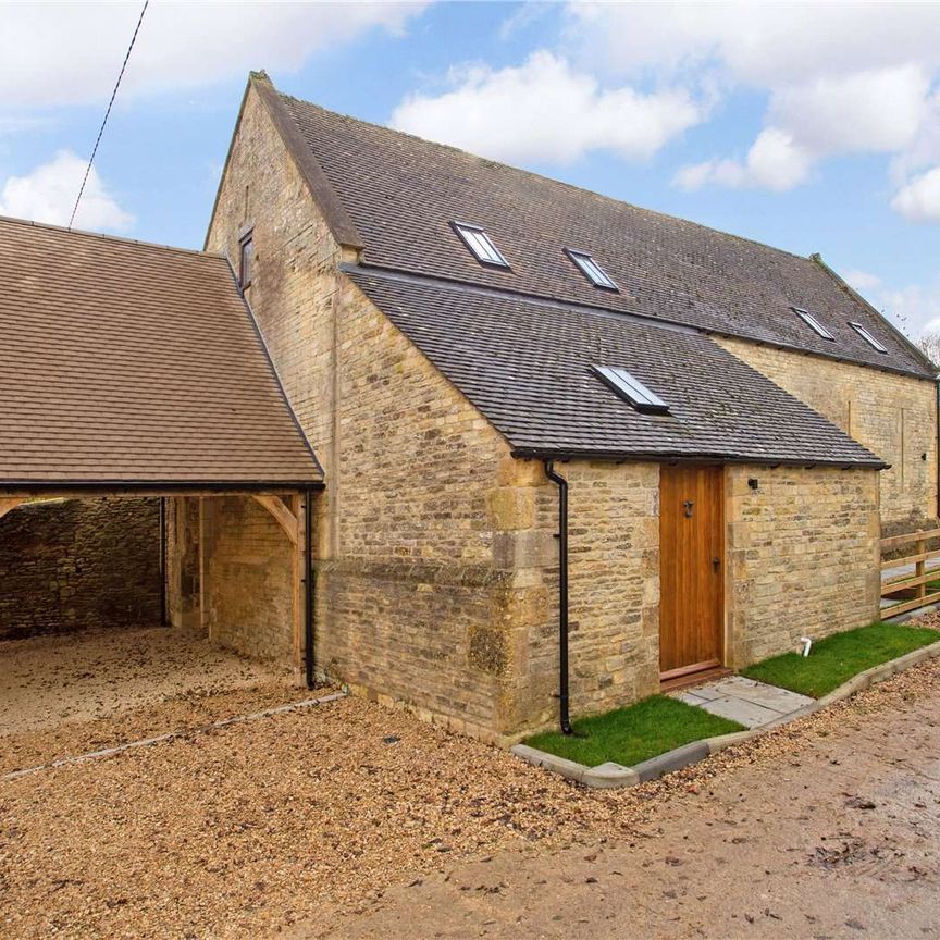 A beautiful barn conversion located in the picturesque village of Hawling - Photo 1