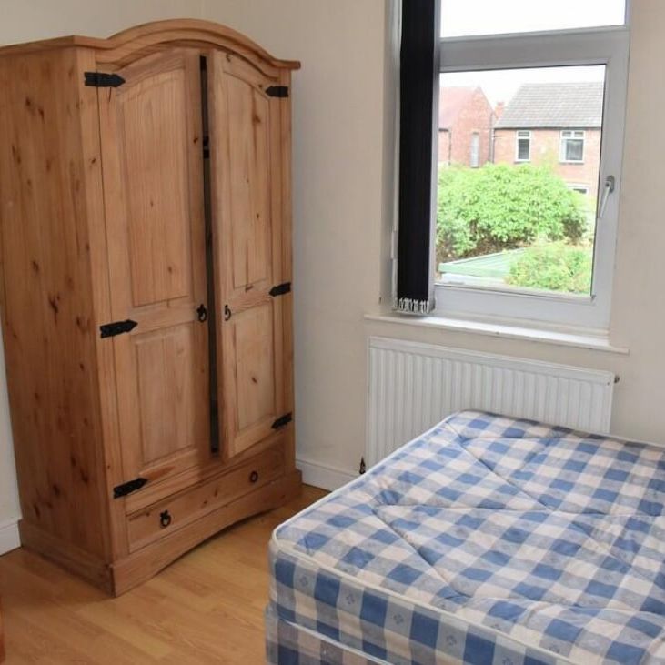 Room in a Shared House, Barnsfold Avenue Fallowfield, M14 - Photo 1