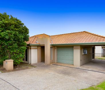 Spacious & Modern 3-Bedroom Home Opposite Parkland - Photo 3