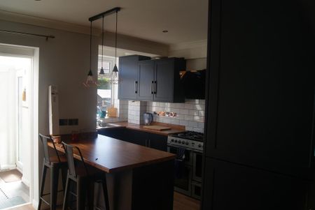 3 bedroom semi-detached house to rent - Photo 3