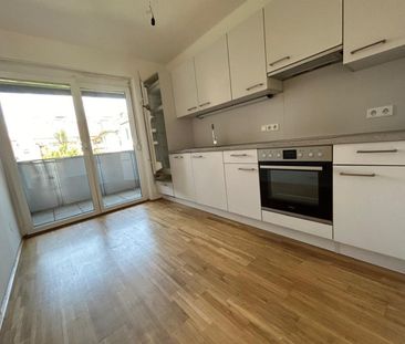 Charmante 3-Zi-Wohnung mit Balkon, Stadtblick! - Photo 2