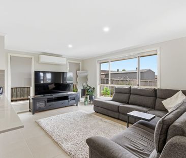 When First Impressions Count - Immaculate Family Home - Parking for... - Photo 2