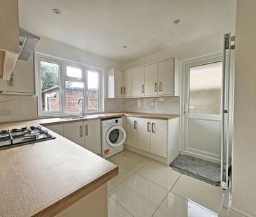 3 bedroom end of terrace house to rent - Photo 6