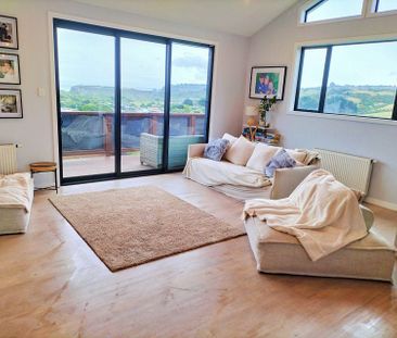 Spacious 5BR Home w/ Ocean Views - Photo 6