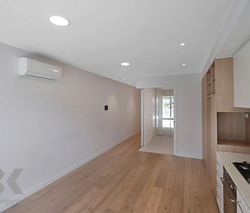 Modern Living in the Heart of South Melbourne - Photo 1