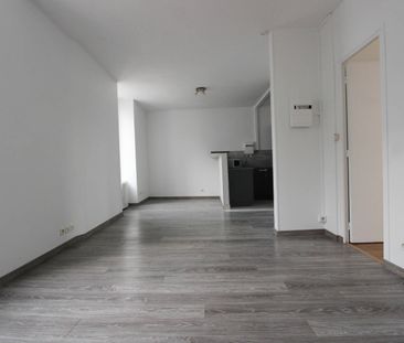 UN TYPE 2, PROCHE DE L’EMBARCADÈRE DE LOCMARIA. - Photo 2