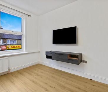 2 Bed Flat, Plashet Grove, E6 - Photo 2