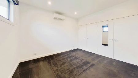 “Fantastic Low Maintenance Living” - Photo 5