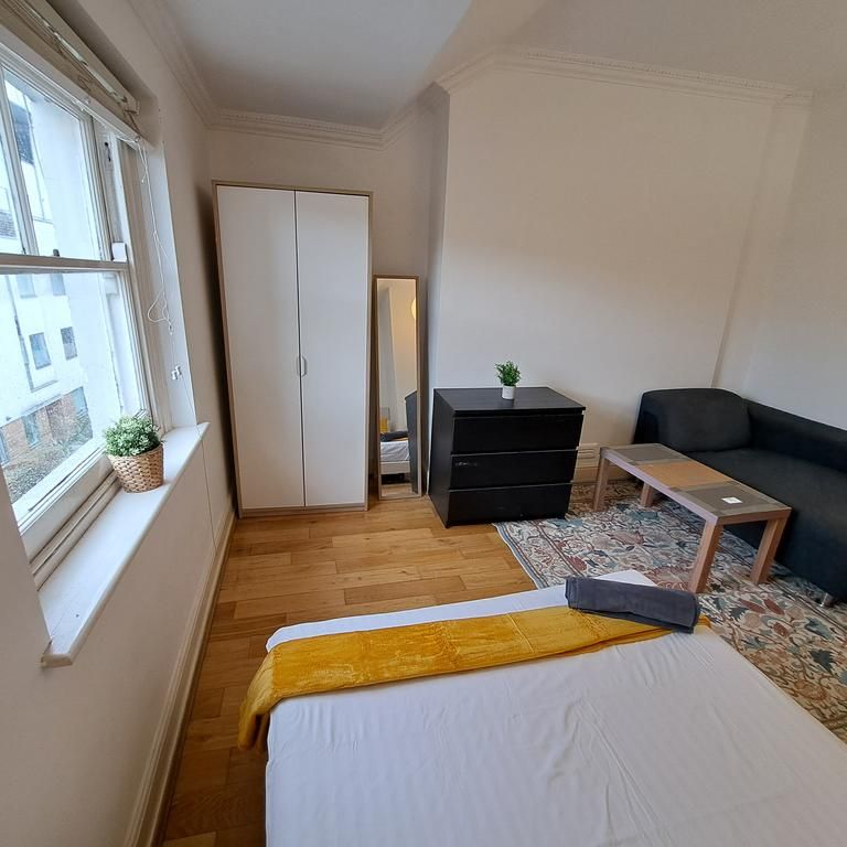 3 bedroom flat share to rent - Photo 1