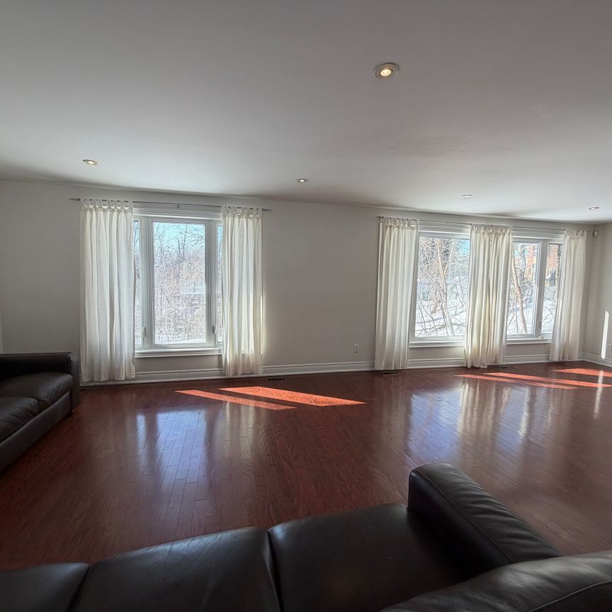 For Lease - 860 Clarkson Road, Mississauga, Ontario - Photo 1